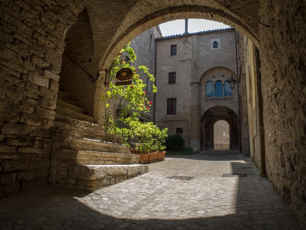 Appartamenti Turistici Vicolo S. Chiara Sassoferrato Экстерьер фото