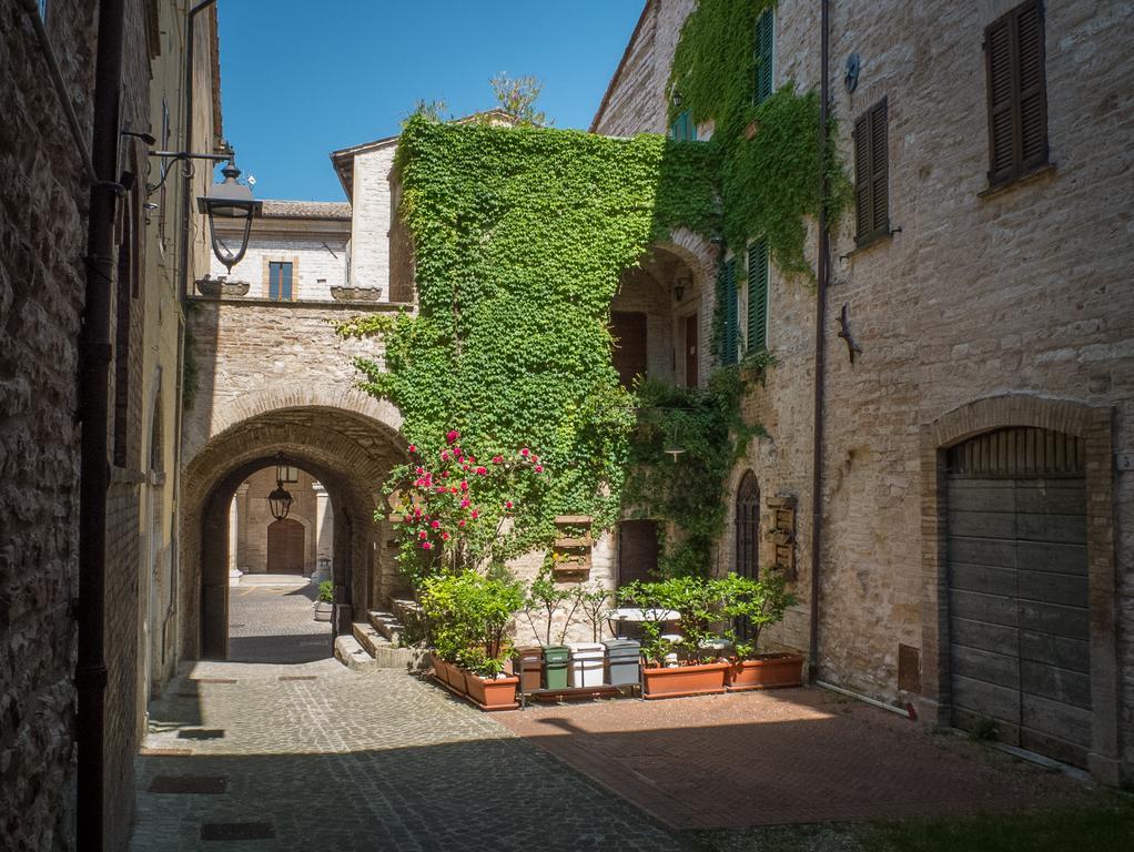 Appartamenti Turistici Vicolo S. Chiara Sassoferrato Экстерьер фото