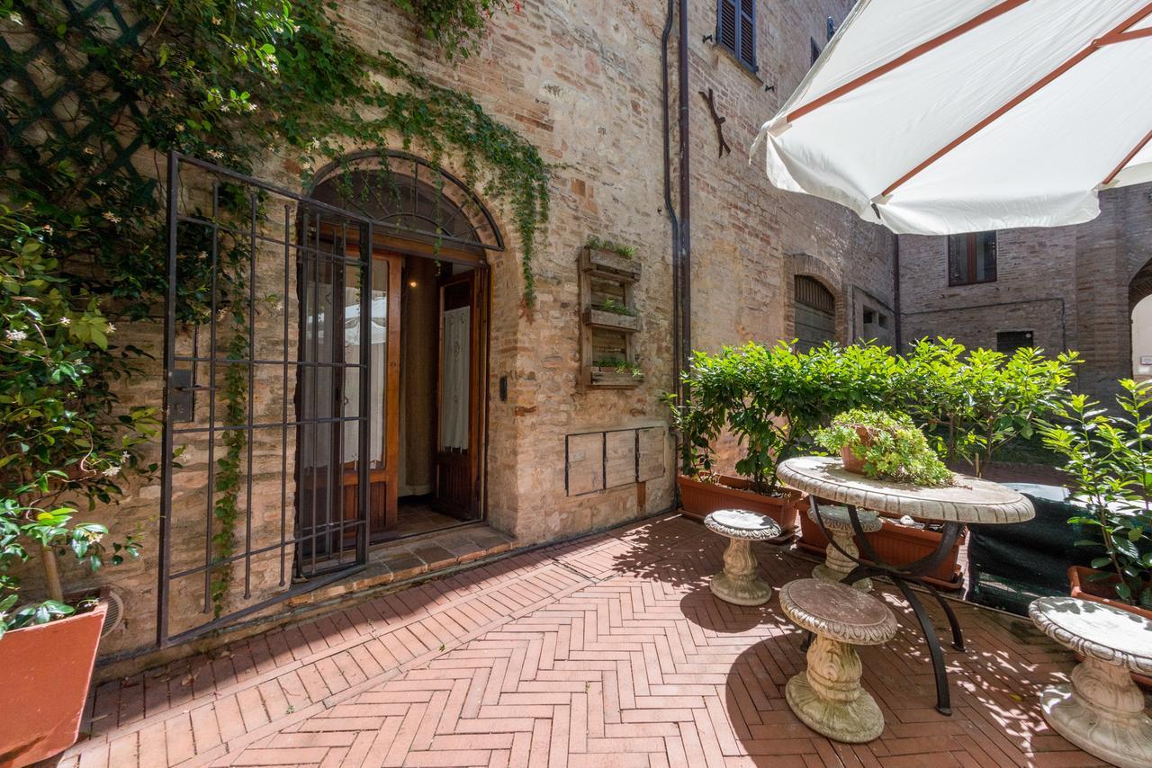 Appartamenti Turistici Vicolo S. Chiara Sassoferrato Экстерьер фото