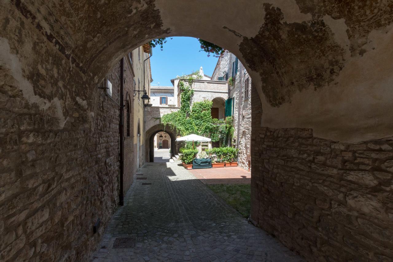 Appartamenti Turistici Vicolo S. Chiara Sassoferrato Экстерьер фото