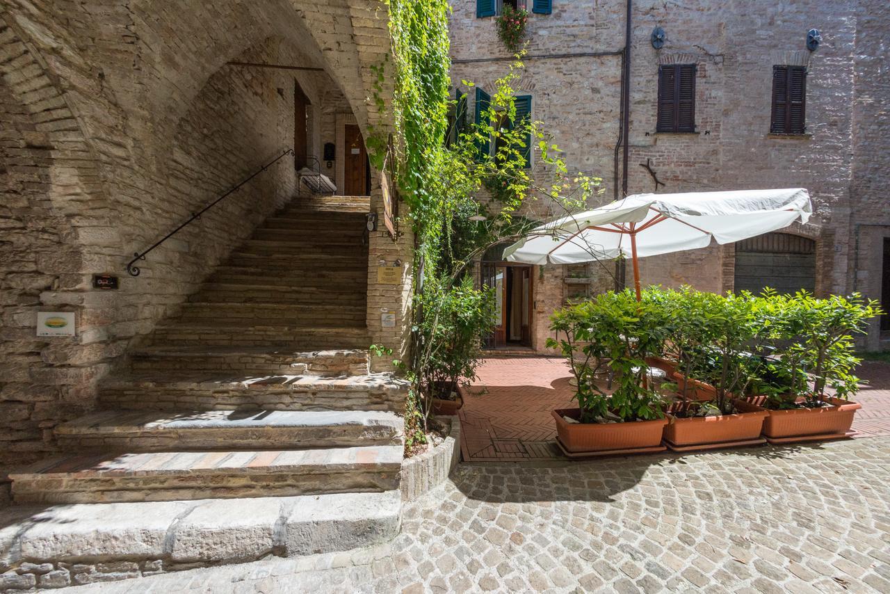 Appartamenti Turistici Vicolo S. Chiara Sassoferrato Экстерьер фото